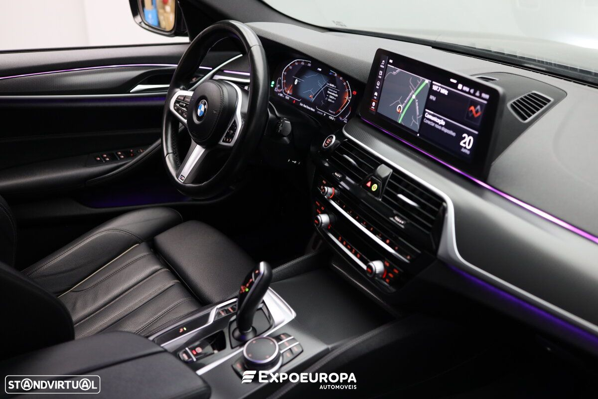 BMW 520 d Pack Desportivo M Auto - 33