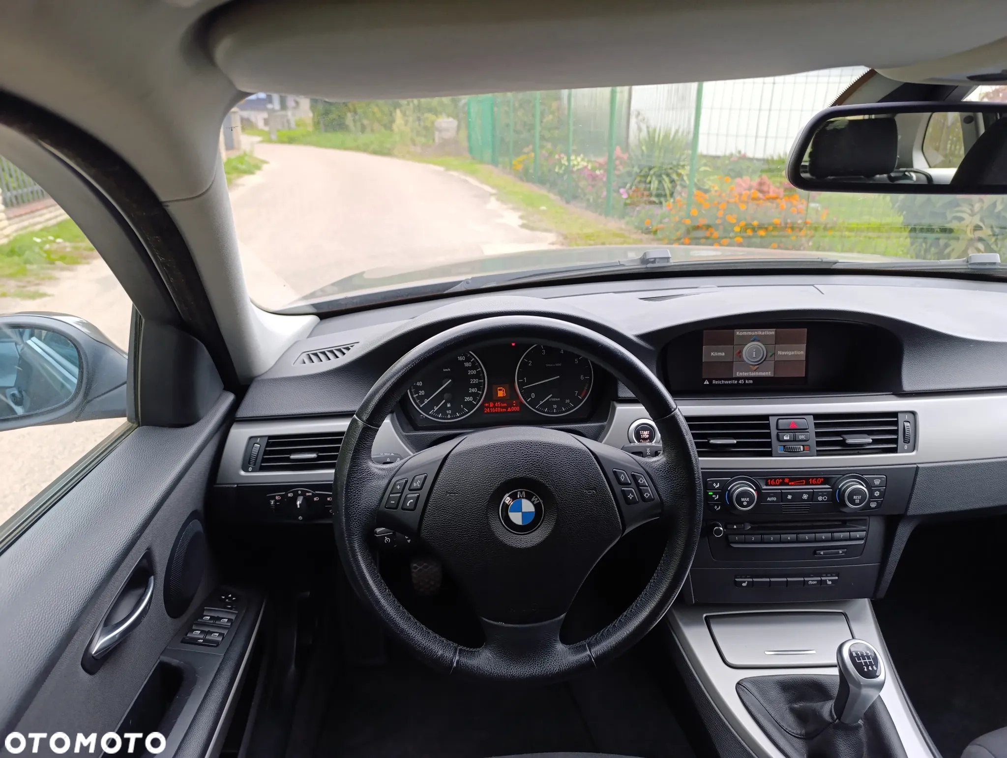 BMW Seria 3 318i Touring - 24