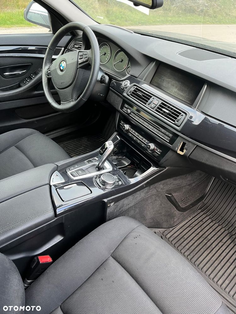 BMW Seria 5 530d xDrive - 7