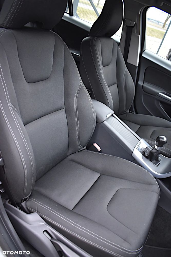 Volvo V60 DRIVe Momentum - 35