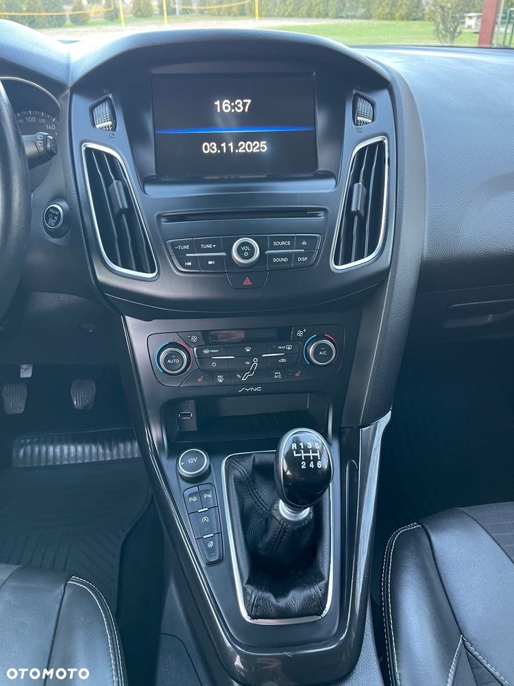 Ford Focus SW ver-turnier-1-5-ecoblue-start--stopp--system-titanium - 12