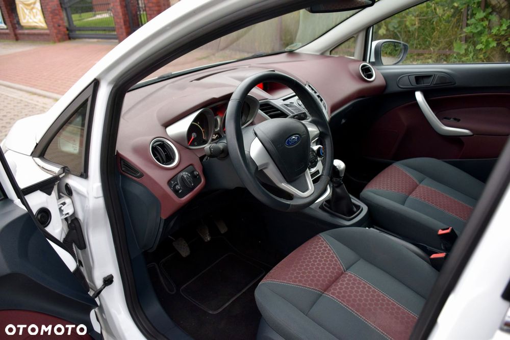 Ford Fiesta 1.25 Celebration - 12