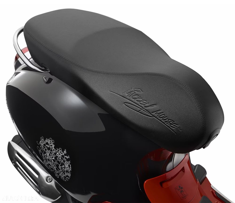Vespa Primavera 50 50th Anniversary Special Edition - 2