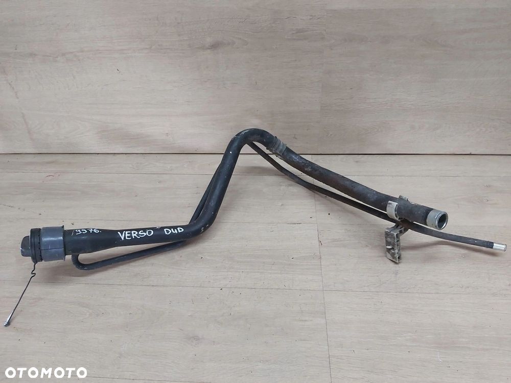 Toyota VERSO wlew paliwa rura wlewu d4d - 1