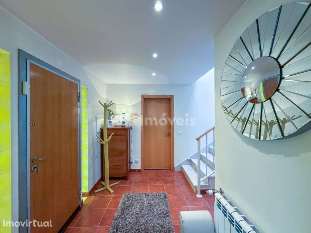 Moradia T4 c/ Piscina, Garagem e Cave, na Urbanização Casal Vidigal... - Grande imagem: 3/59