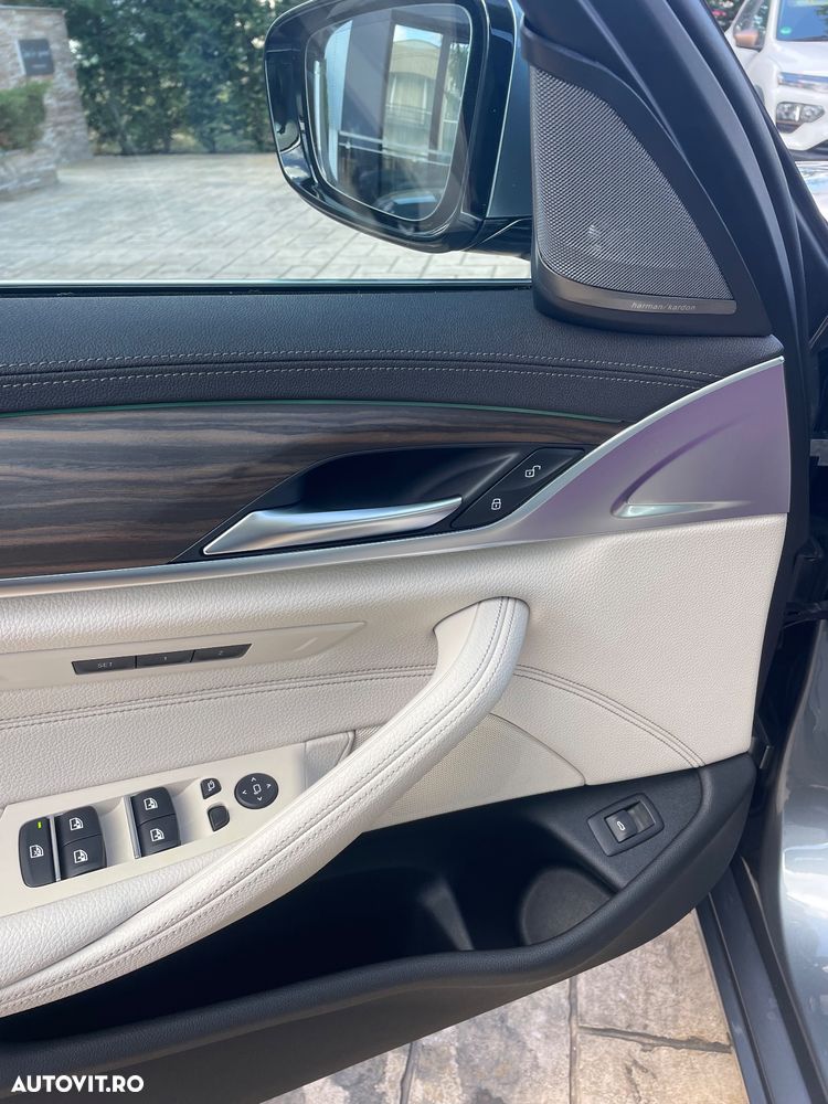 BMW Seria 5 530d xDrive AT MHEV - 13