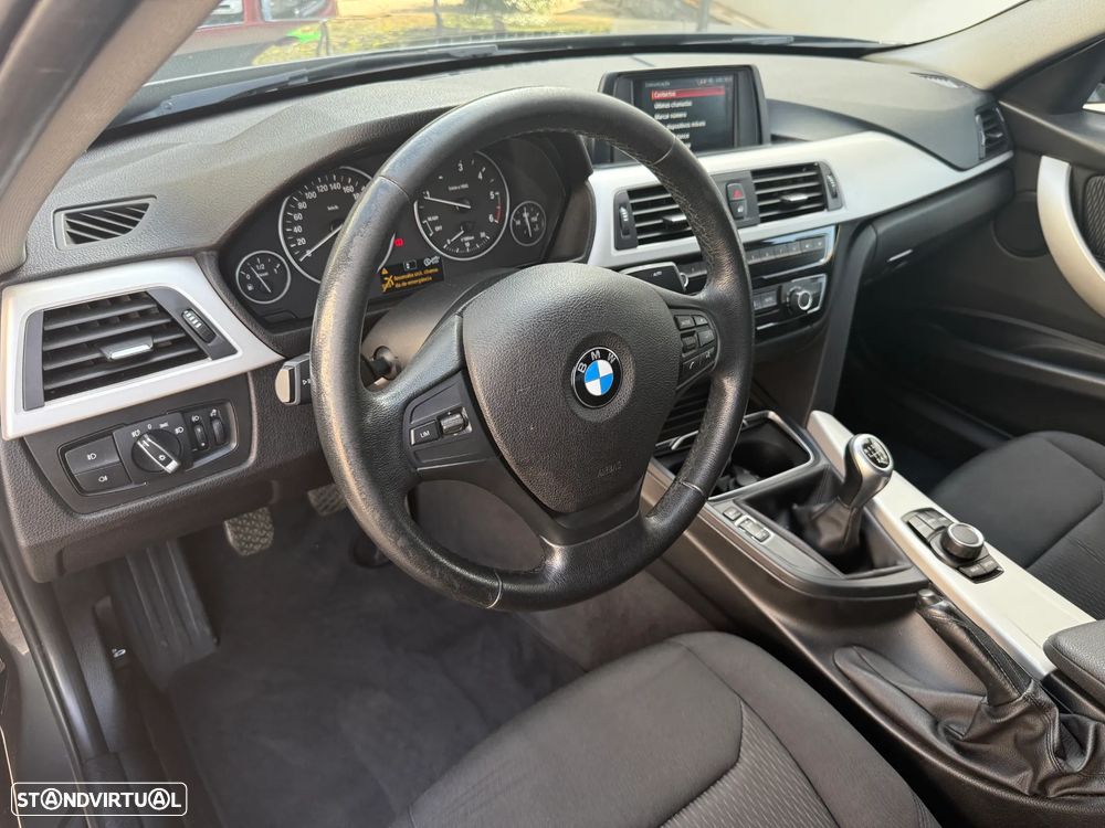 BMW 320 d Advantage - 24