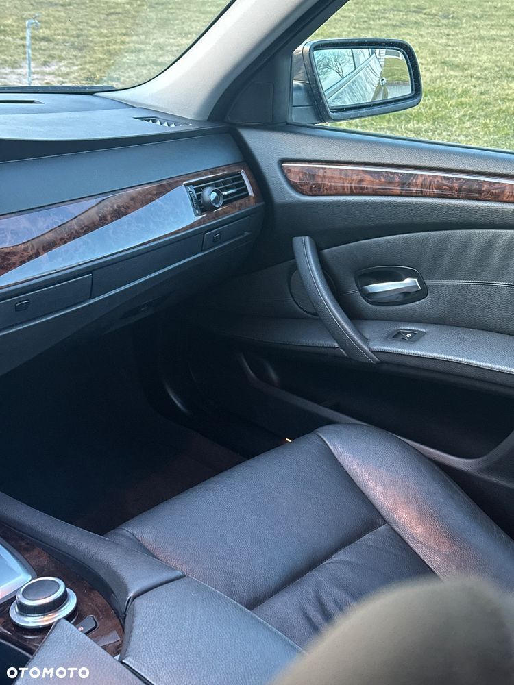 BMW Seria 5 525d Edition Sport - 11
