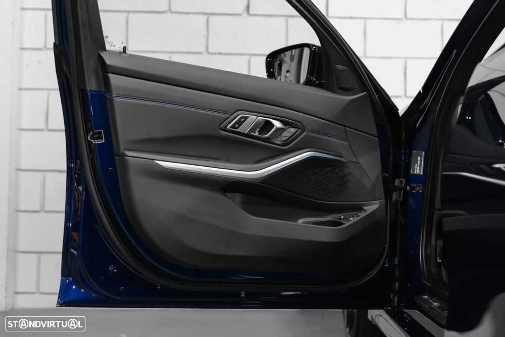 BMW 330 e Pack Desportivo M Auto - 24