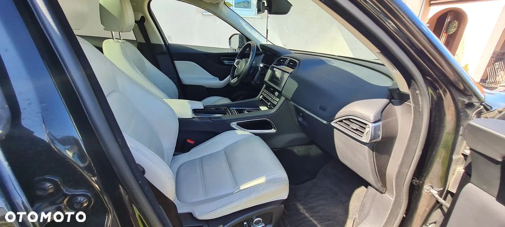 Jaguar F-Pace 20d Pure - 16
