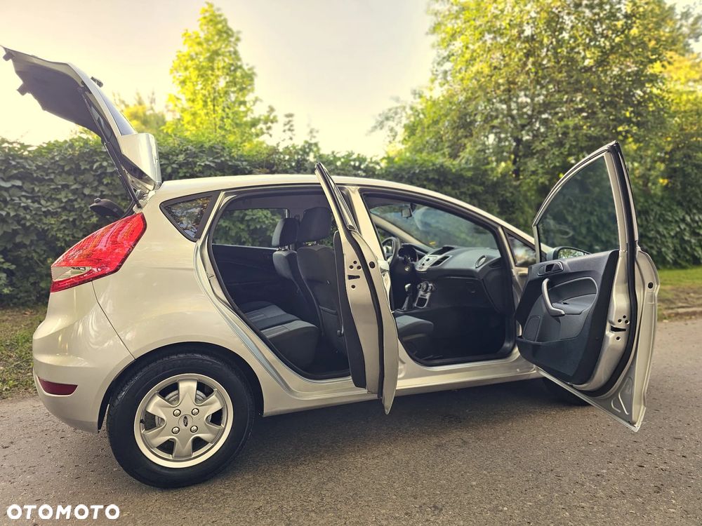 Ford Fiesta 1.25 Ghia - 22