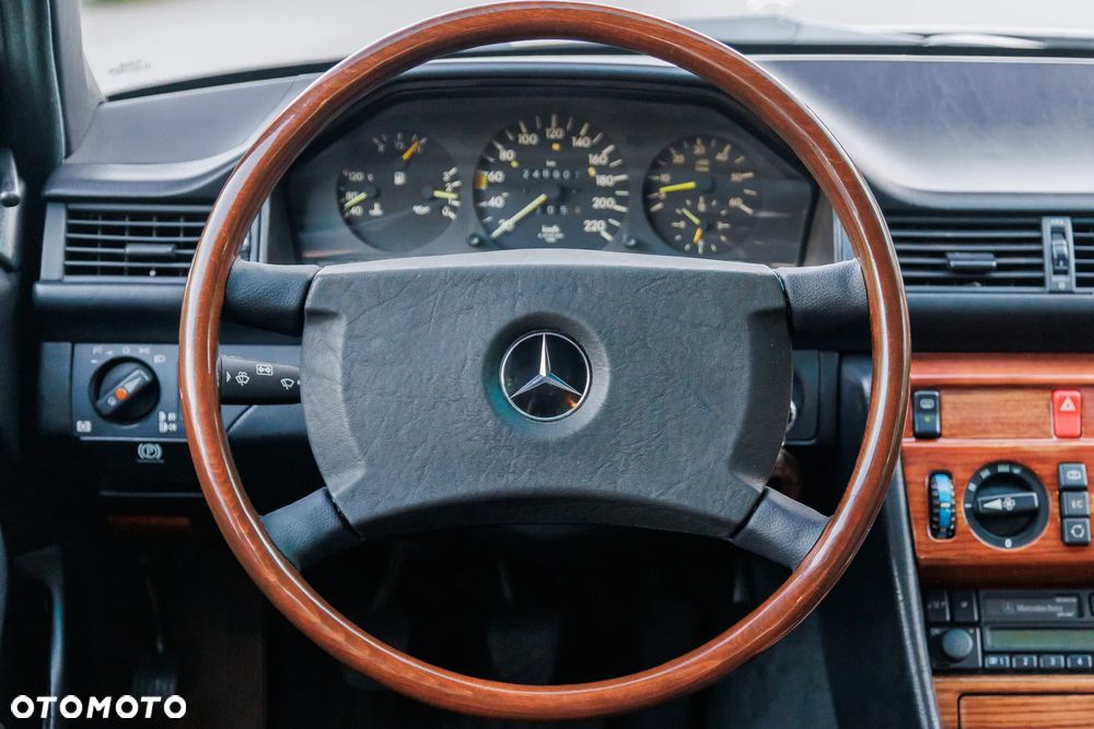 Mercedes-Benz W124 (1984-1993) - 24