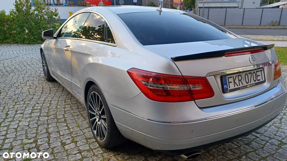 Mercedes-Benz Klasa E 200 CGI Coupe BlueEFFICIENCY Automatik Avantgarde - 13