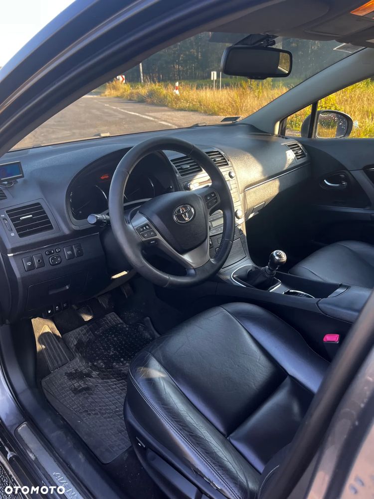Toyota Avensis - 8