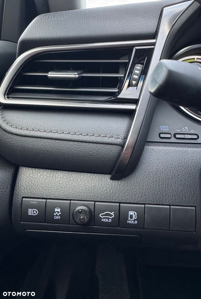 Toyota Camry 2.5 Hybrid Comfort CVT - 22