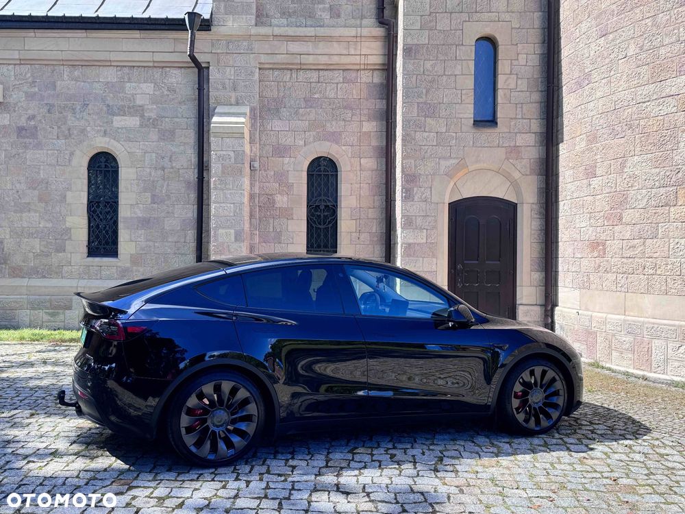 Tesla Y Performance AWD - 11