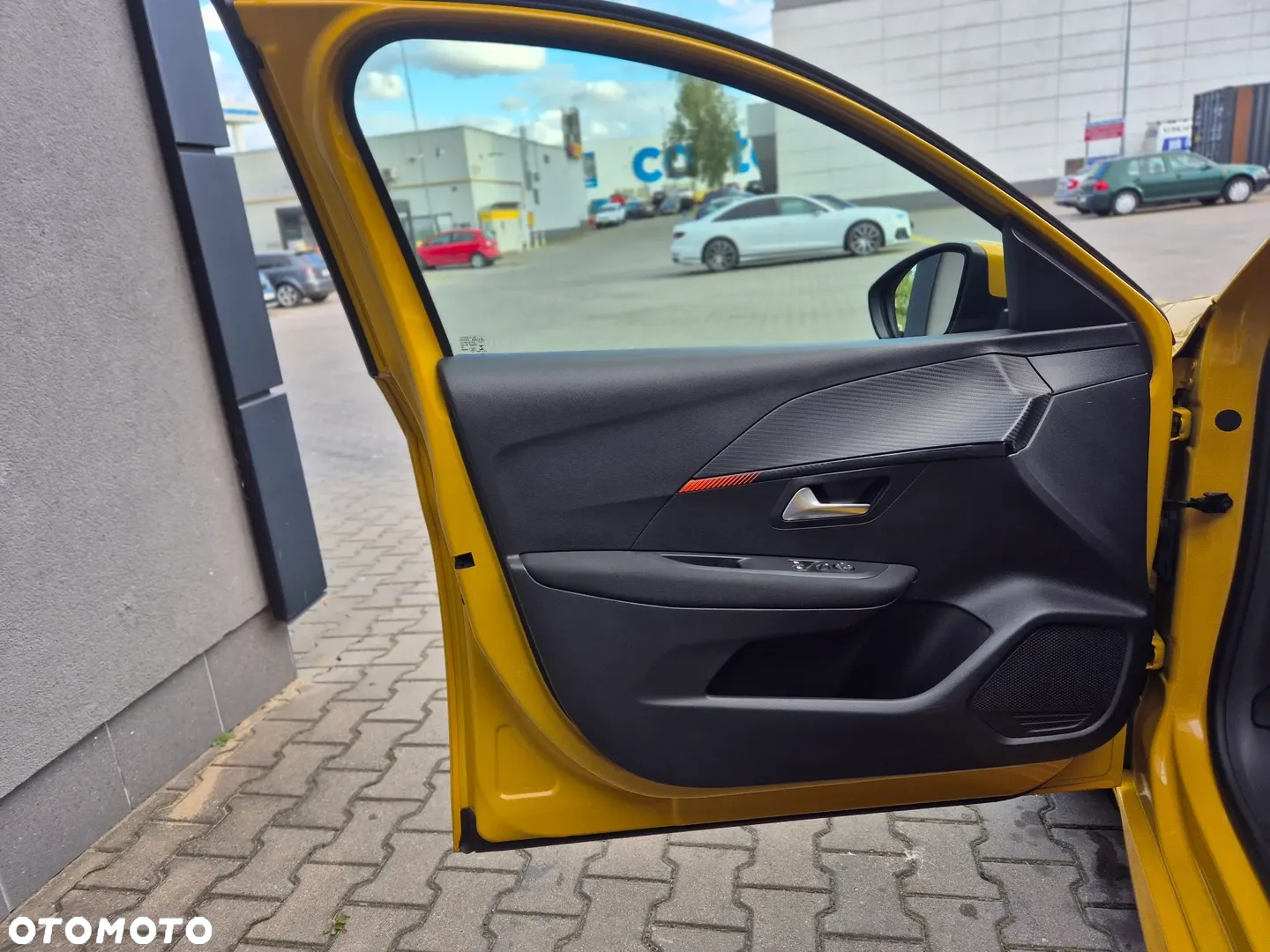 Peugeot 208 - 15