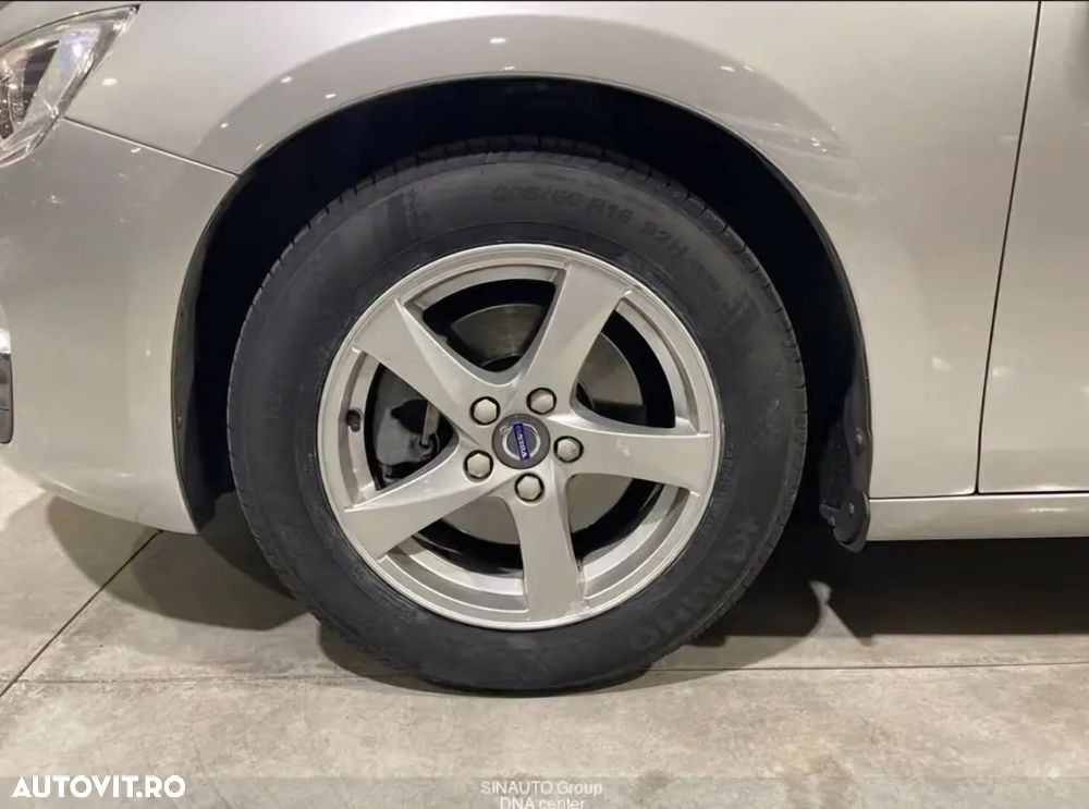 Volvo V60 D4 Momentum - 22