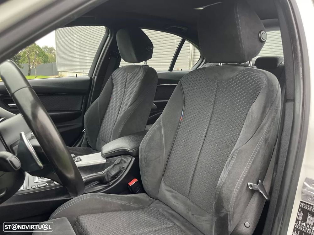 BMW 320 i Pack M Auto - 25