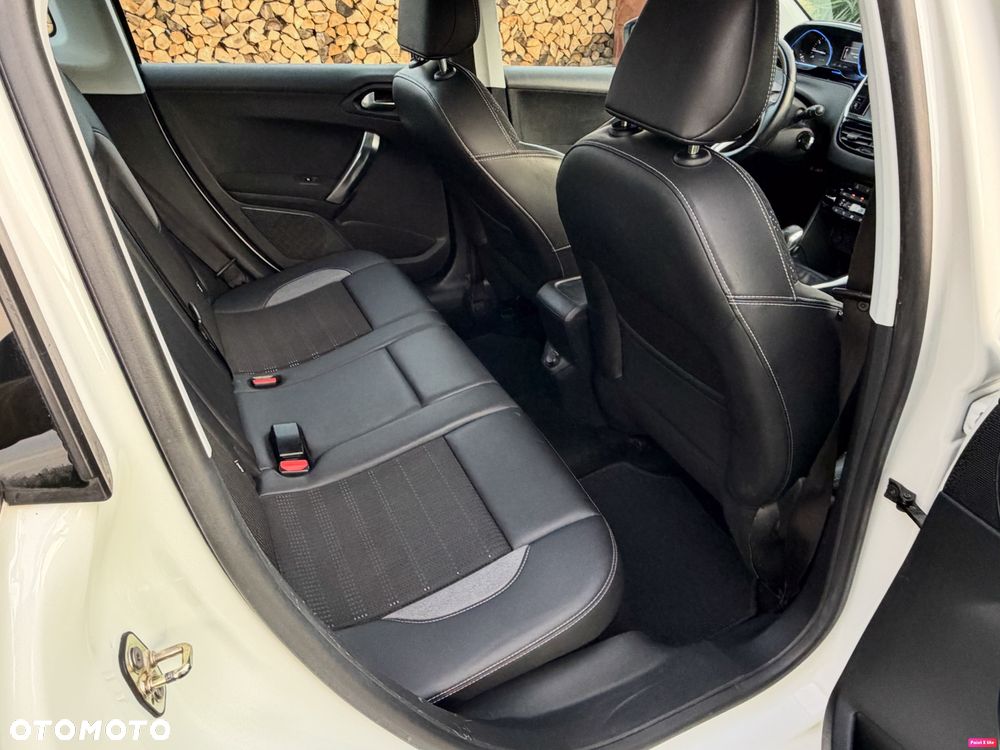 Peugeot 2008 PureTech 82 Allure - 22