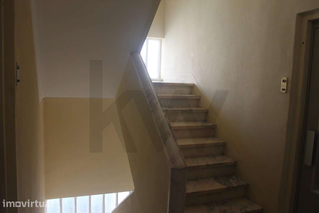 Apartamento de tipologia T1 em Campo de Ourique com 55m2 de área bruta - Grande imagem: 4/10