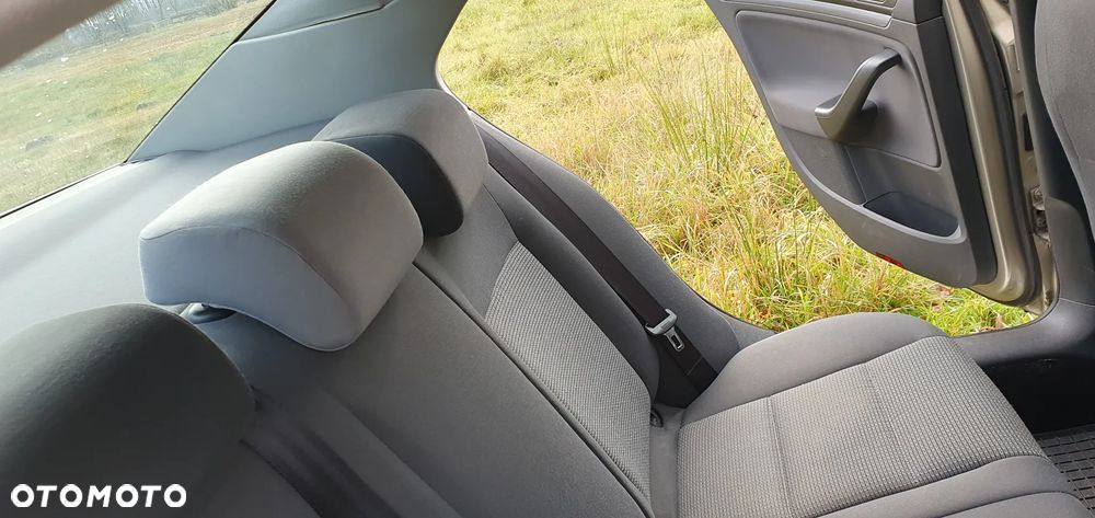 Volkswagen Jetta 1.6 FSI Comfortline - 12