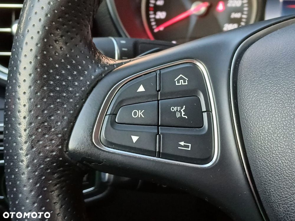 Mercedes-Benz Klasa C 180 9G-TRONIC - 35