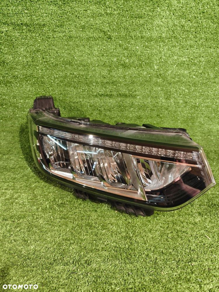 REFLEKTOR PRAWY PRZÓD SSANGYONG TIVOLI LIFT 19- FULL LED NR.995 - 2