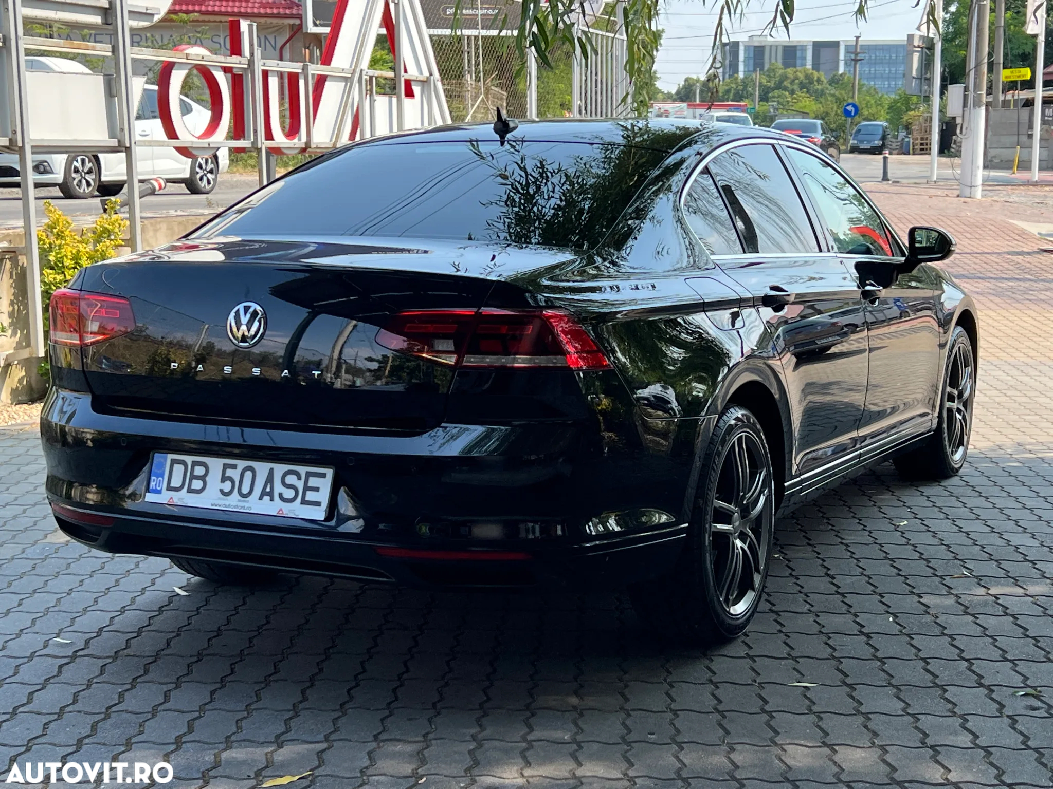 Volkswagen Passat 1.6 TDI DSG Comfortline - 9