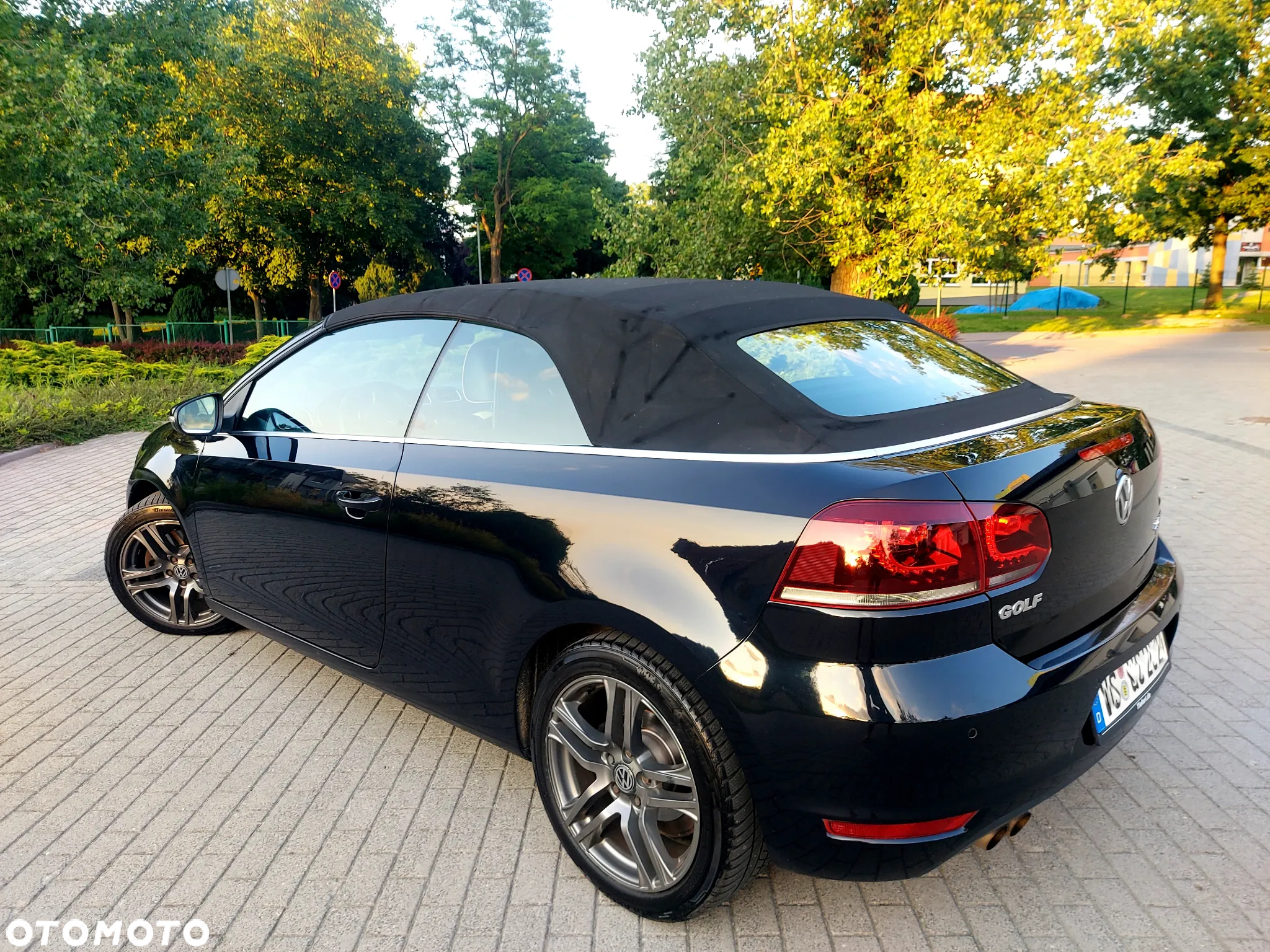 Volkswagen Golf Cabrio 2.0 TDI BlueMotion Technology Exclusive - 11