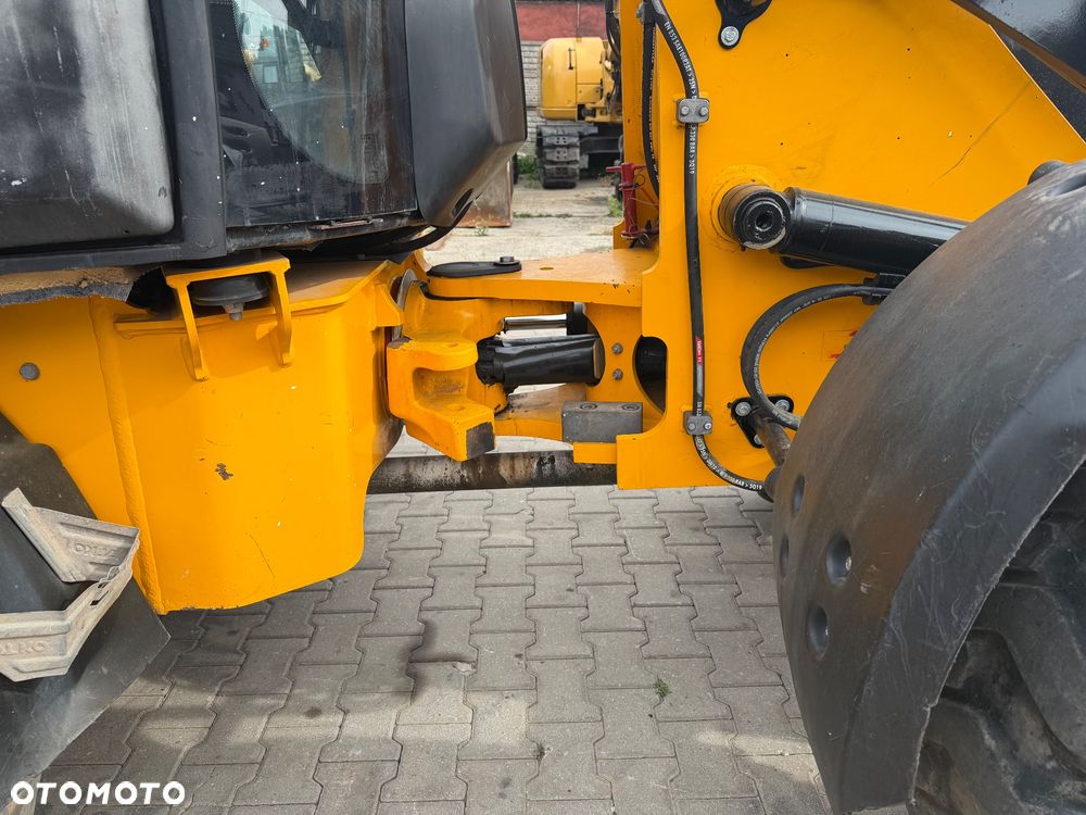 JCB 409 T4 - 16