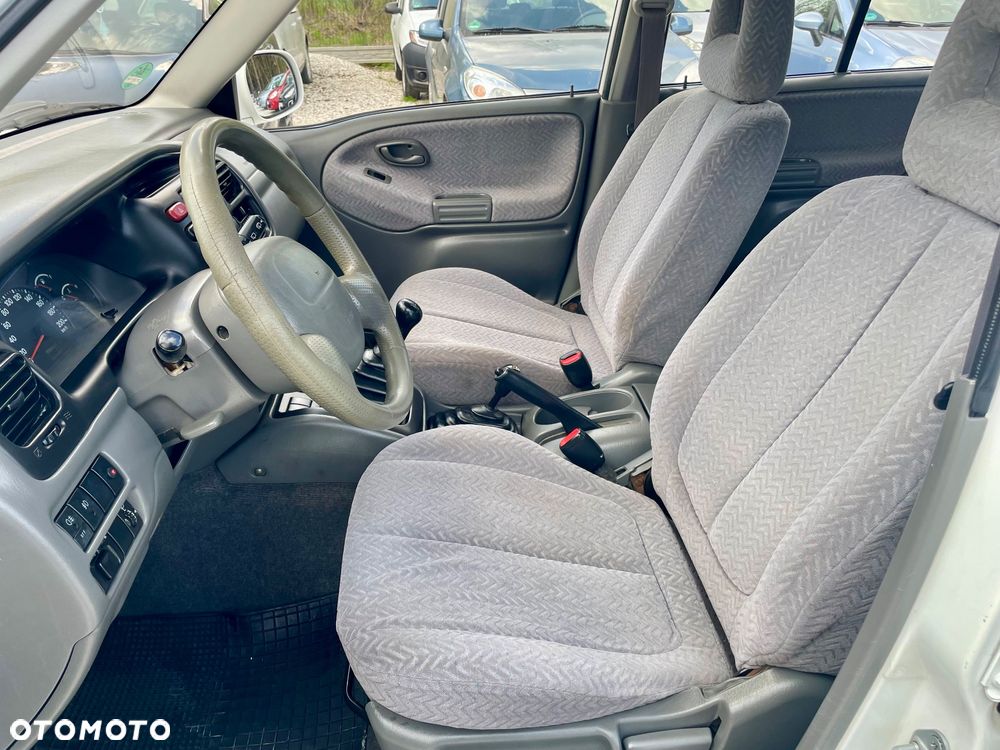 Suzuki Grand Vitara 2.0 Club - 30