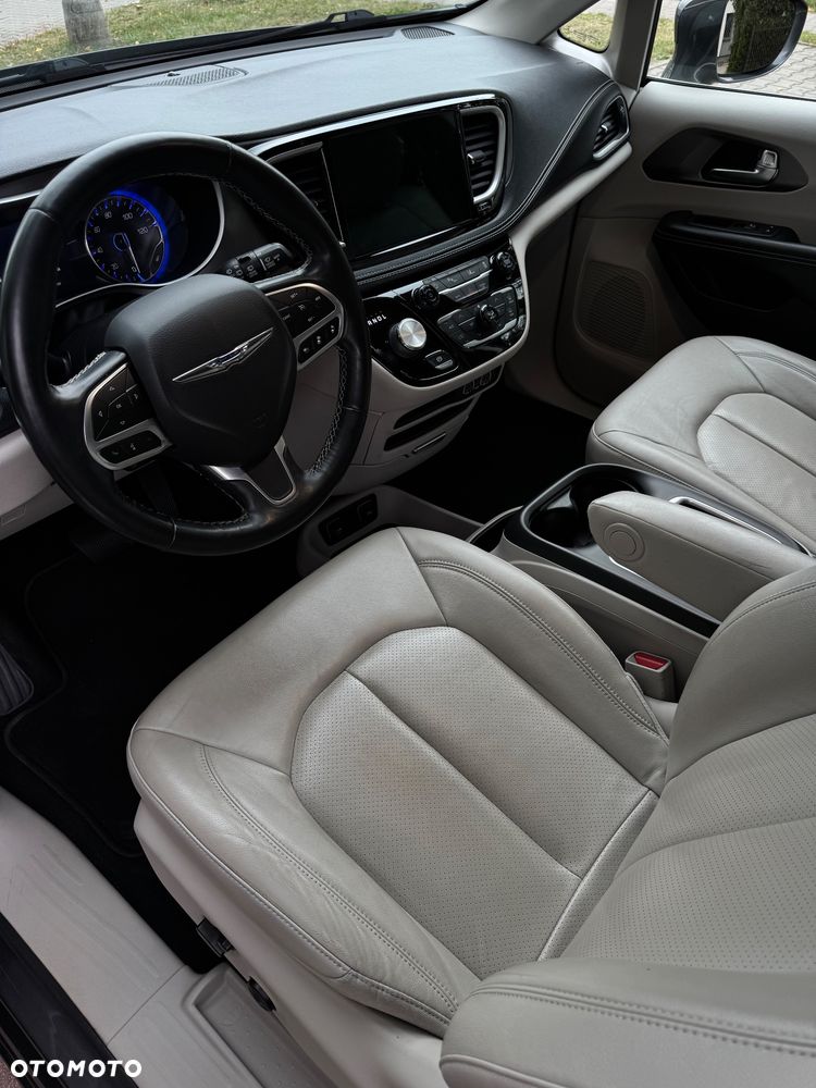 Chrysler Pacifica - 6