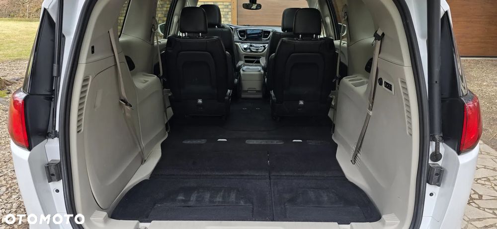 Chrysler Pacifica - 30