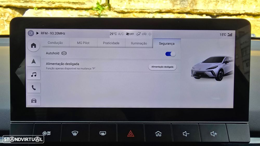 MG MG4 64 kWh Luxury - 24