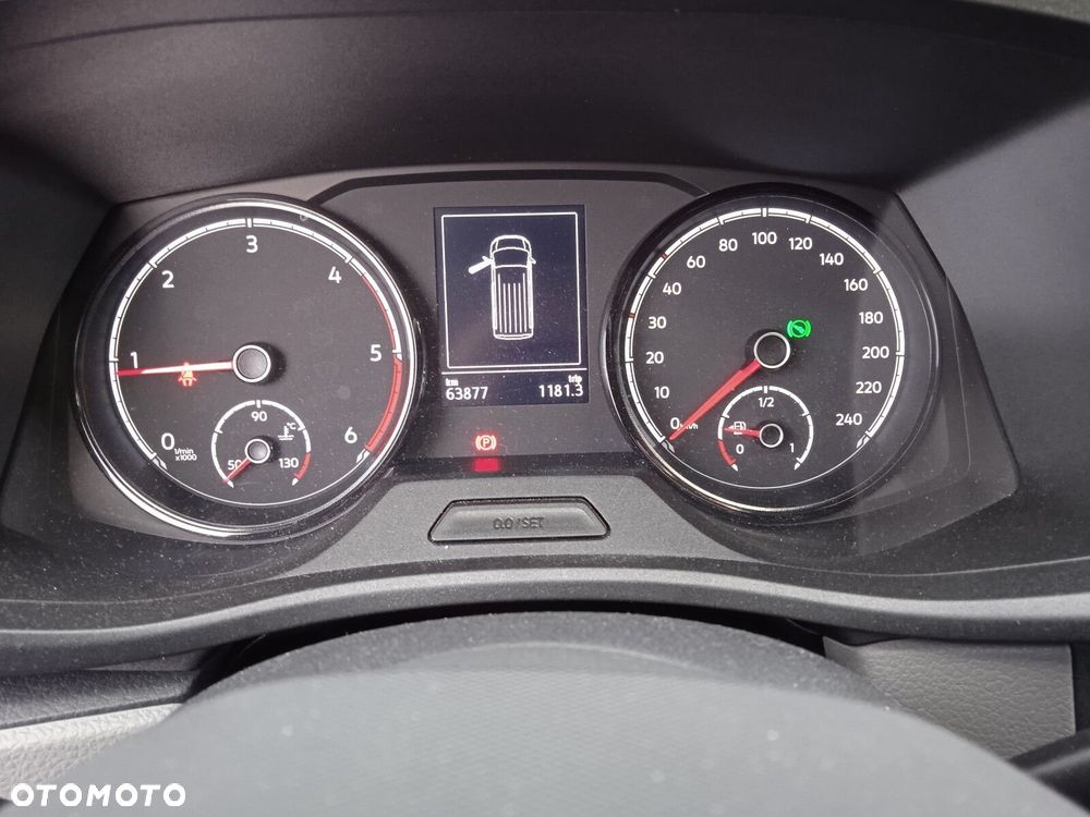 Volkswagen Caravelle - 18