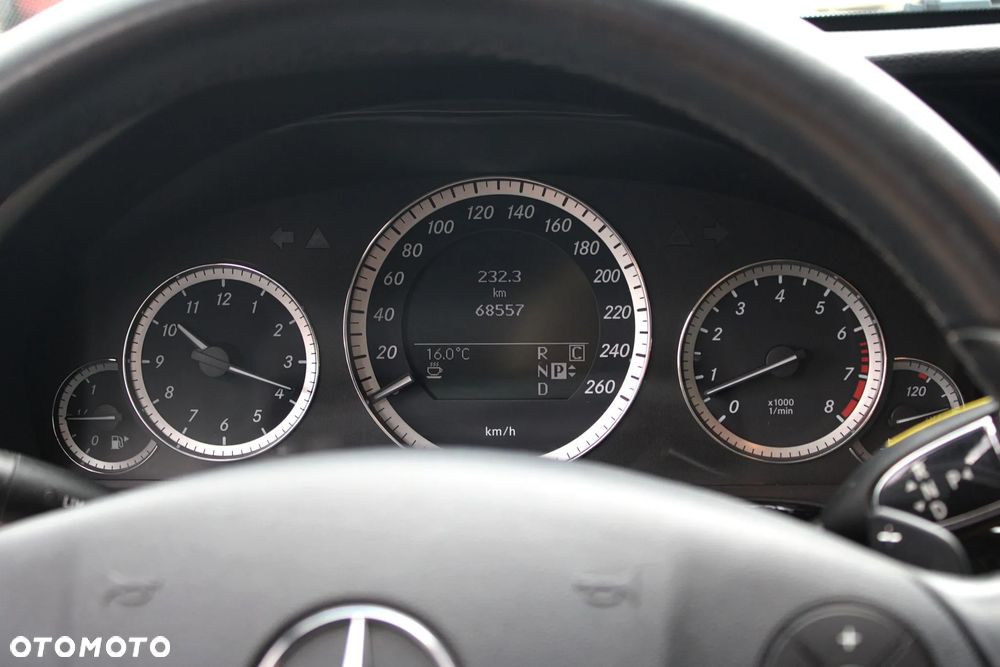 Mercedes-Benz Klasa E 350 4Matic Avantgarde Sport Edition - 26