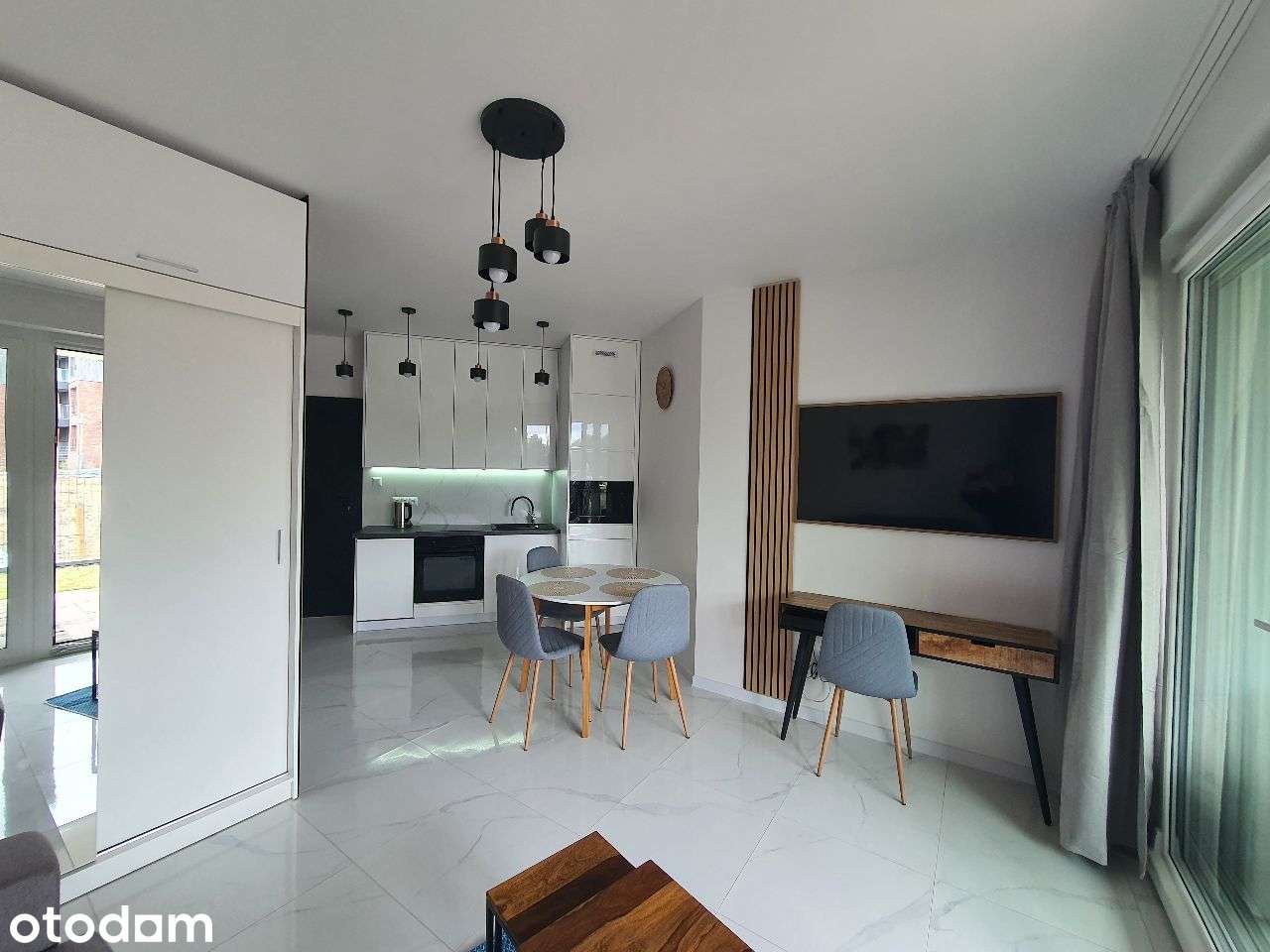 Studio w Apartamentowcu z ogródkiem i pryw. plażą