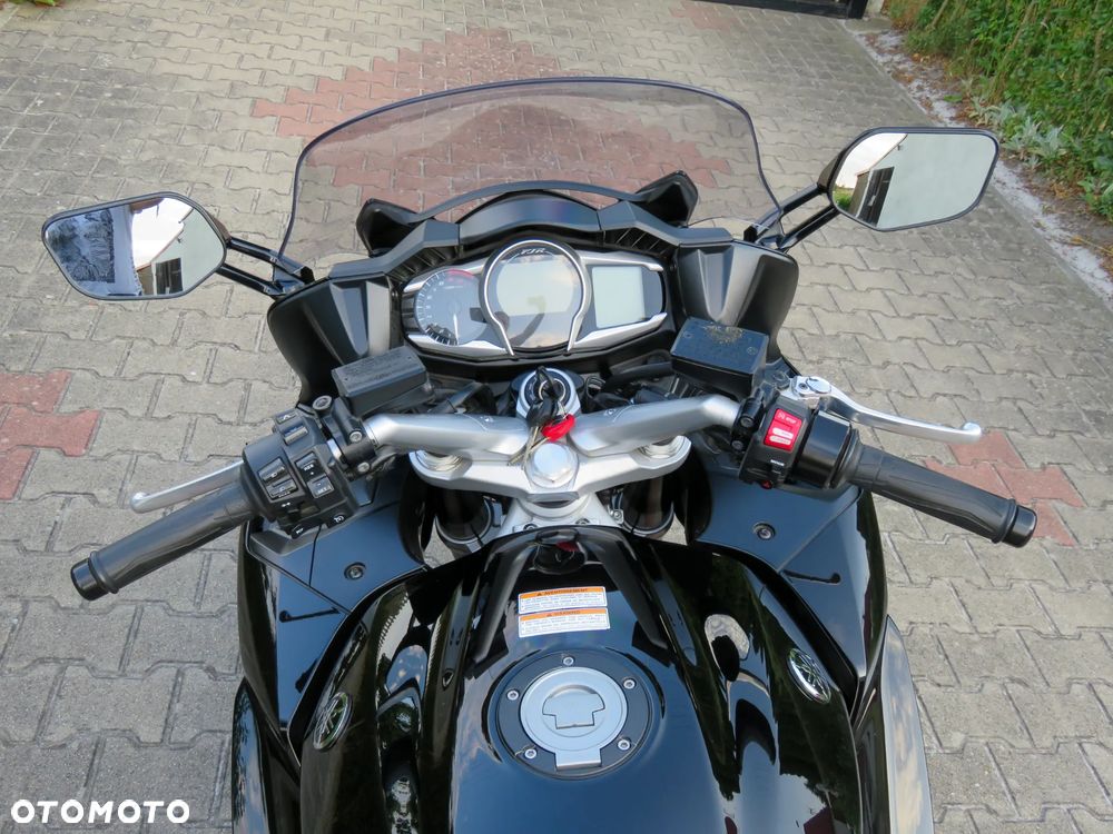 Yamaha FJR - 6