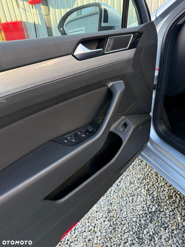 Volkswagen Passat 2.0 TDI SCR DSG - 16