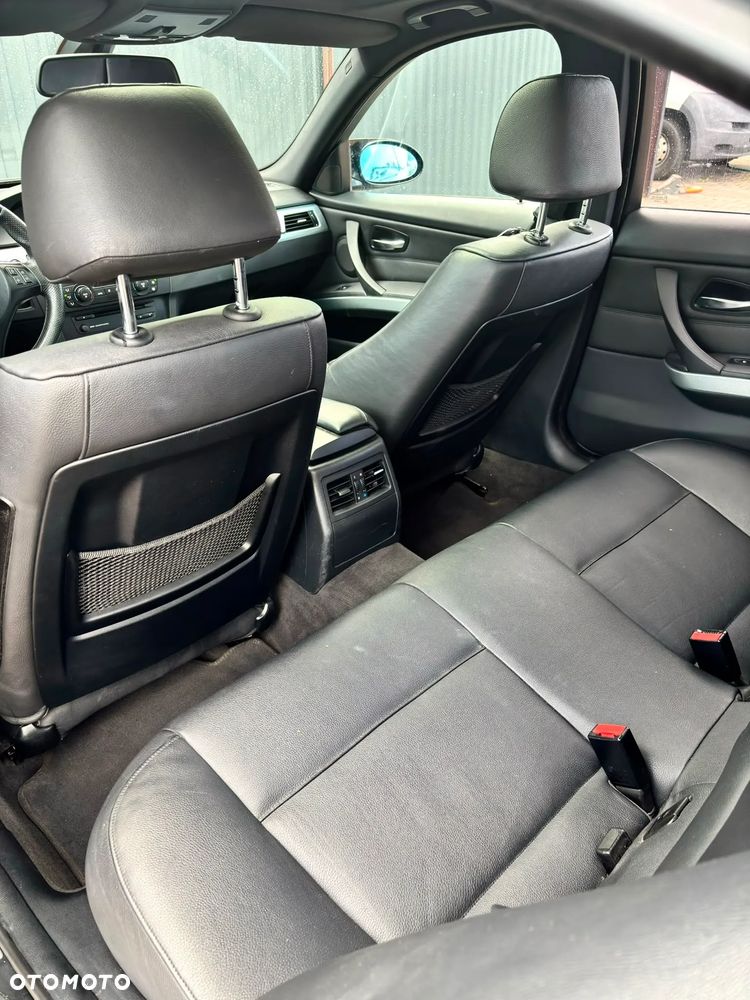 BMW Seria 3 320i - 24
