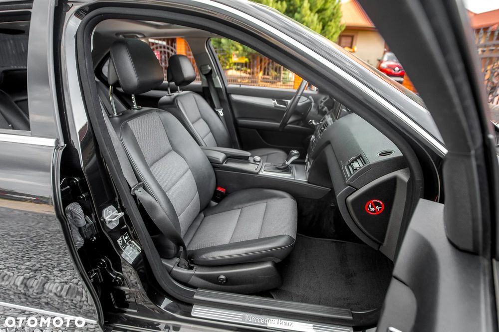 Mercedes-Benz Klasa C 250 CGI Automatik BlueEFFICIENCY Avantgarde - 19