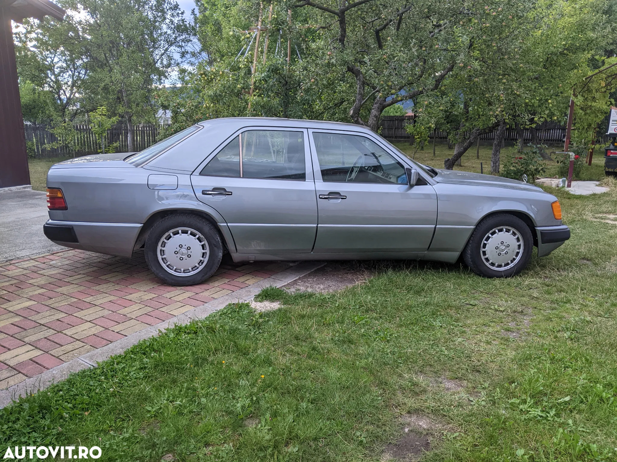 Mercedes-Benz W124 - 15