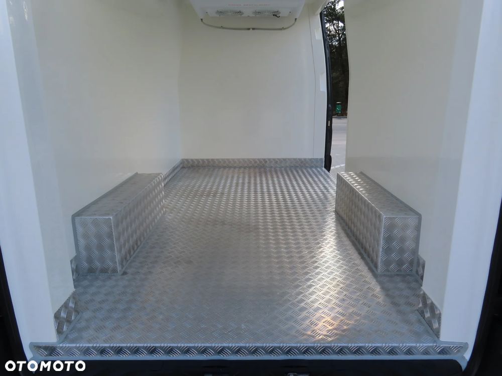 Mercedes-Benz Sprinter 319 CDI V6 3.0 CDI 190 KM Automat 7G-Tronic 4X4 Chłodnia -30*C Agregat Chłodniczy Rozstaw Osi 3665 mm Ładowność 1067 Kg WZMACNIANY Przebieg 10 Tys Km Jedyny Taki UNIKAT Stan NOWY Jak Z Fabryki POLECAM - 18