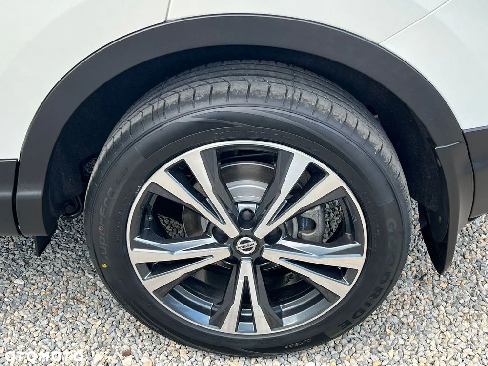 Nissan Qashqai 1.3 DIG-T N-Connecta - 24