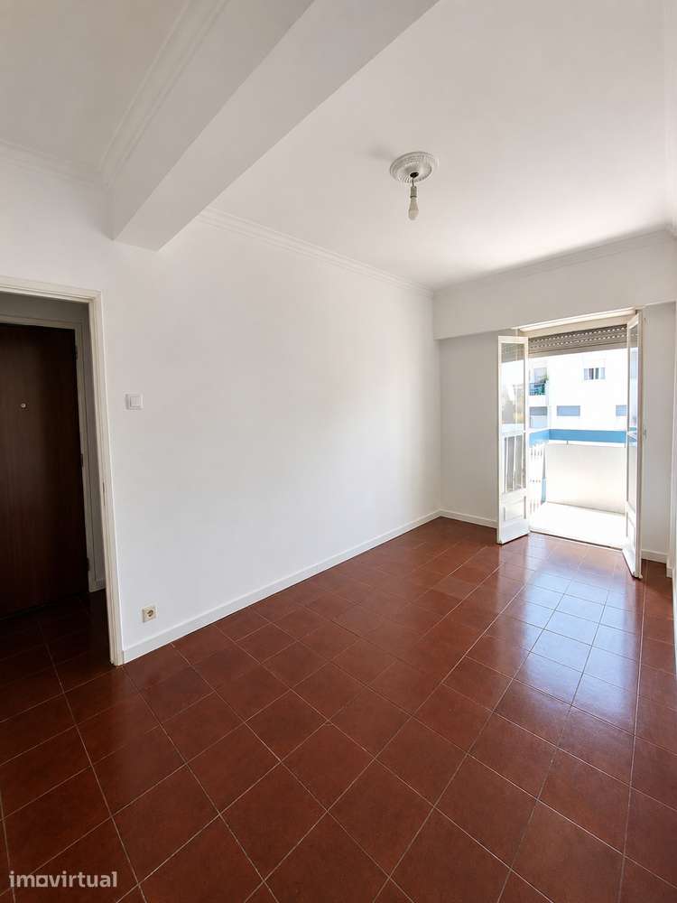 Apartamento T2 à venda na Rua Barbosa du Bocage, 13 - Grande imagem: 3/14