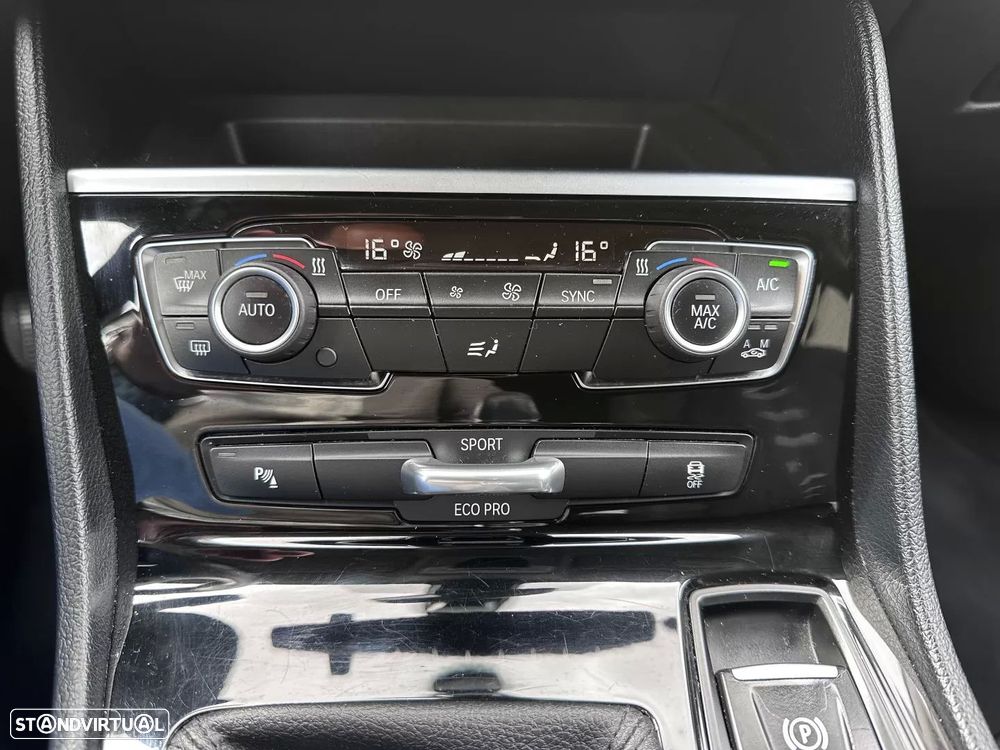 BMW 218 Active Tourer d Line Sport - 32