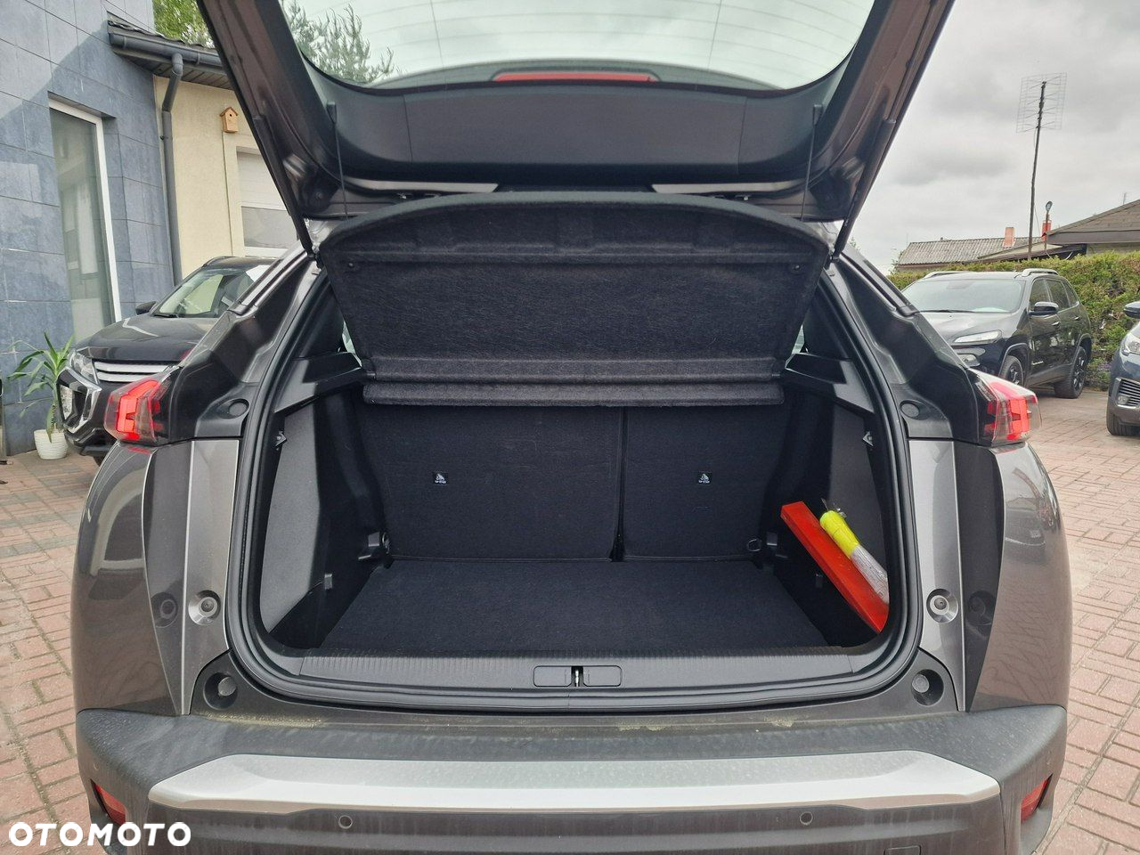 Peugeot 2008 1.2 PureTech Active Pack S&S EAT8 - 21