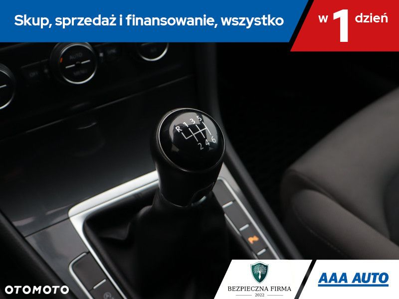 Volkswagen Golf - 17