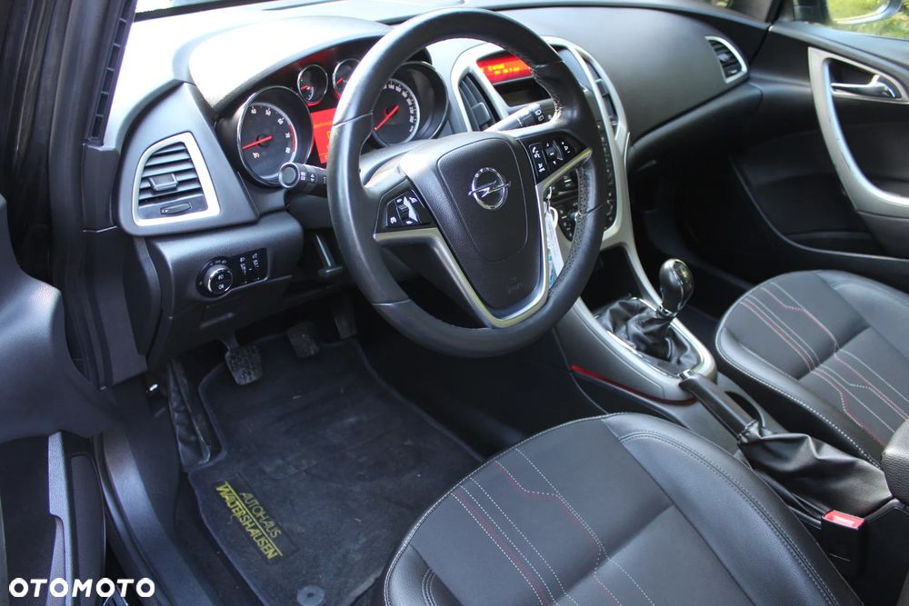 Opel Astra 1.4 Turbo 150 Jahre - 10